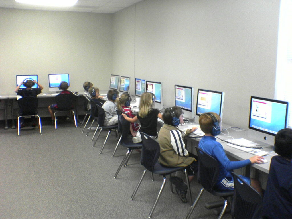 First computer lab volunteering day